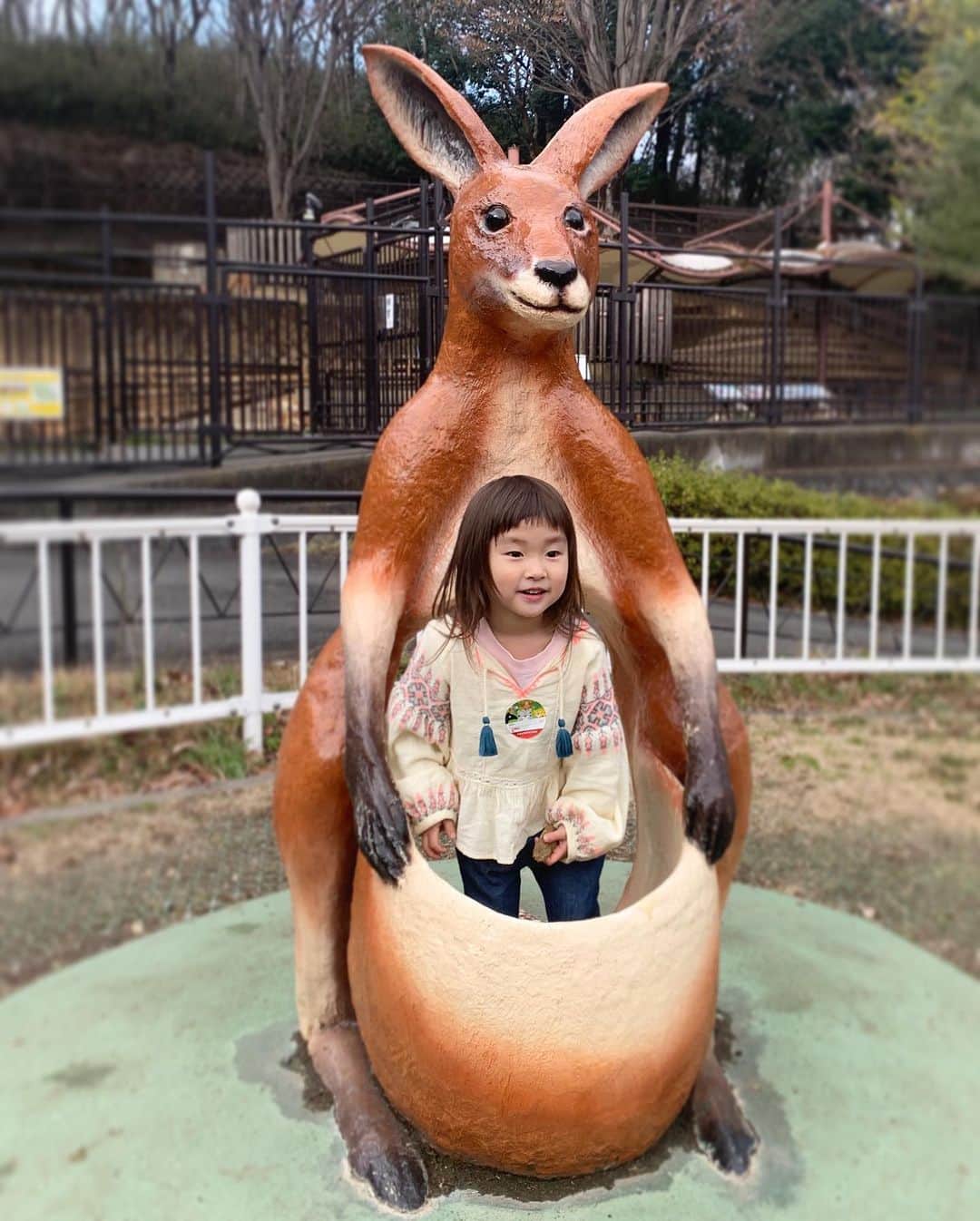 坂本美雨さんのインスタグラム写真 - (坂本美雨Instagram)「このひとたち、なんか似ている . #多摩動物公園 #今日のなまこちゃん」2月19日 1時03分 - miu_sakamoto