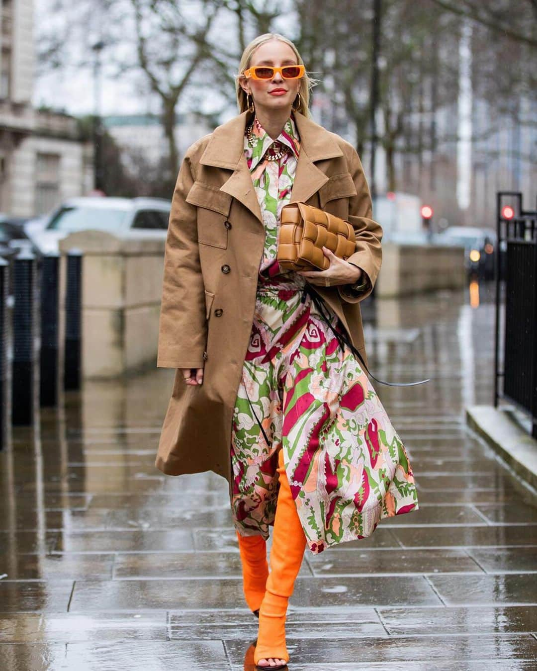 レオニー・ハンネさんのインスタグラム写真 - (レオニー・ハンネInstagram)「Orange deets @victoriabeckham. 🧡 Anzeige/Tag Pic: @edwardspict #VictoriaBeckham #lfw #london」2月19日 1時29分 - leoniehanne