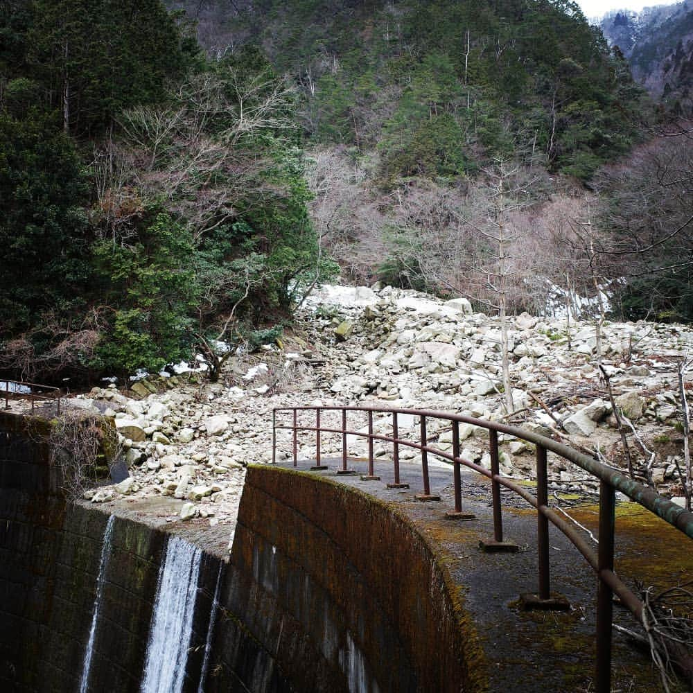 ＩＣＩ石井スポーツエベレスト＆ローツェ登山隊さんのインスタグラム写真 - (ＩＣＩ石井スポーツエベレスト＆ローツェ登山隊Instagram)「#比良#比良山系 #比良岳 #中谷右俣#沢登り #雪無し #登山 #冬山 #琵琶湖 #びわ湖バレイ #スキー #ロープウェイ #志賀駅#登山学校 #石井スポーツ #mountaineering #japanesemountain #奥田ガイド #山好きな人と繋がりたい #バリエーション」2月19日 1時40分 - ishii_ishiisports