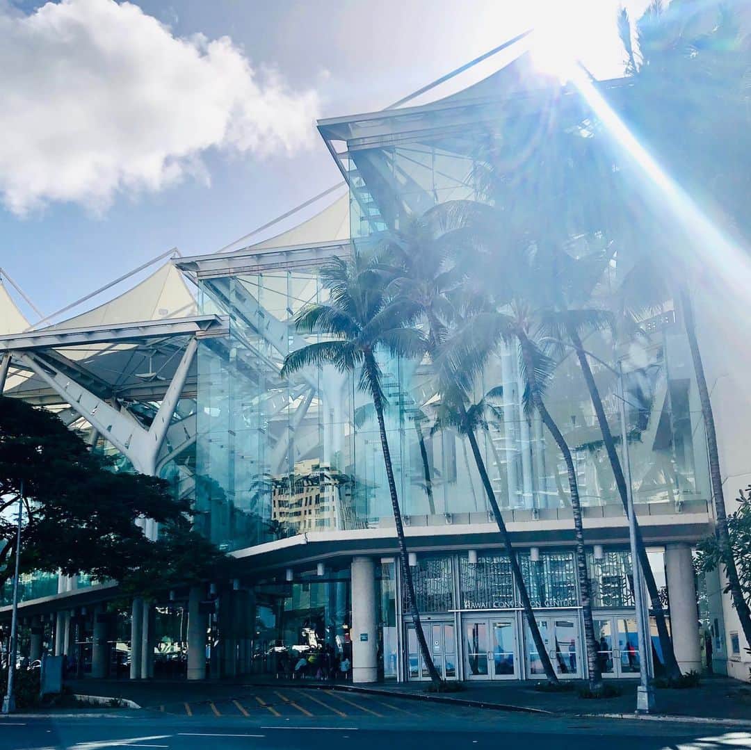 金田久美子さんのインスタグラム写真 - (金田久美子Instagram)「いよいよ開幕。 今年もコンベンションセンターにて。 #hawaiifutsalcup #conventioncenter  #ハワイコンベンションセンター  #ハワイフットサルカップ」2月19日 11時27分 - kumiko_kaneda
