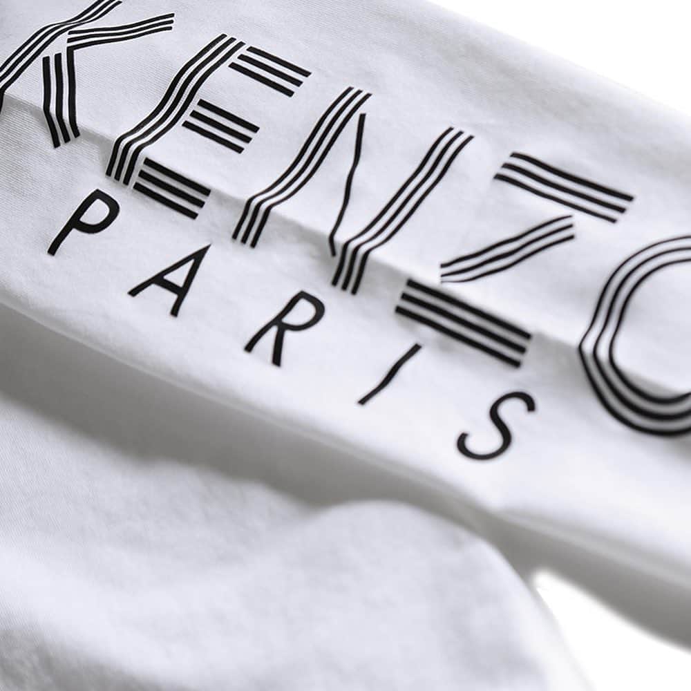 サカゼンインポートブランドさんのインスタグラム写真 - (サカゼンインポートブランドInstagram)「. KENZO. . --------- . KENZOのクルーネック長袖Tシャツ 左アームのロゴプリントが印象的な一枚 首元はベーシックなクルーネックデザイン 生地には肌触りの良いコットンを使用しています モードやラグジュアリーストリートな着こなしにおすすめしたい一枚 . . . . . @kenzo . . #サカゼン #ゼンオンライン #sakazen #sakazen_import #メンズファッション #メンズカジュアル #メンズコーデ #メンズコーディネート #ファッションコーデ #ファッション通販 #ブランド #ブランド服 #海外ファッション #コーデ #ファッションスナップ #今日のコーデ #ootd #instafashion #follow #kenzo #ケンゾー」2月19日 11時22分 - sakazen_importbrand