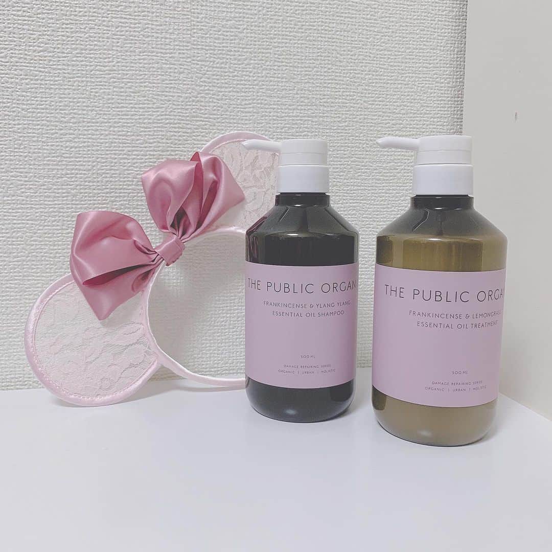 小倉月奏のインスタグラム：「❤︎ ⠀ ⌘ hair care ⌘ ⠀ THE PUBLIC ORGANIC イランイラン×レモングラスの香り ⠀ 普段使ってるシャンプーリンスはこれ！ 少しお値段するけど、いい感じ🌷 ボディーソープは同じブランドの いろんな種類をお試し中…♡ ⠀ #thepublicorganic #organic #haircare  #シャンプー #リンス #ヘアケア ⠀ ⠀」