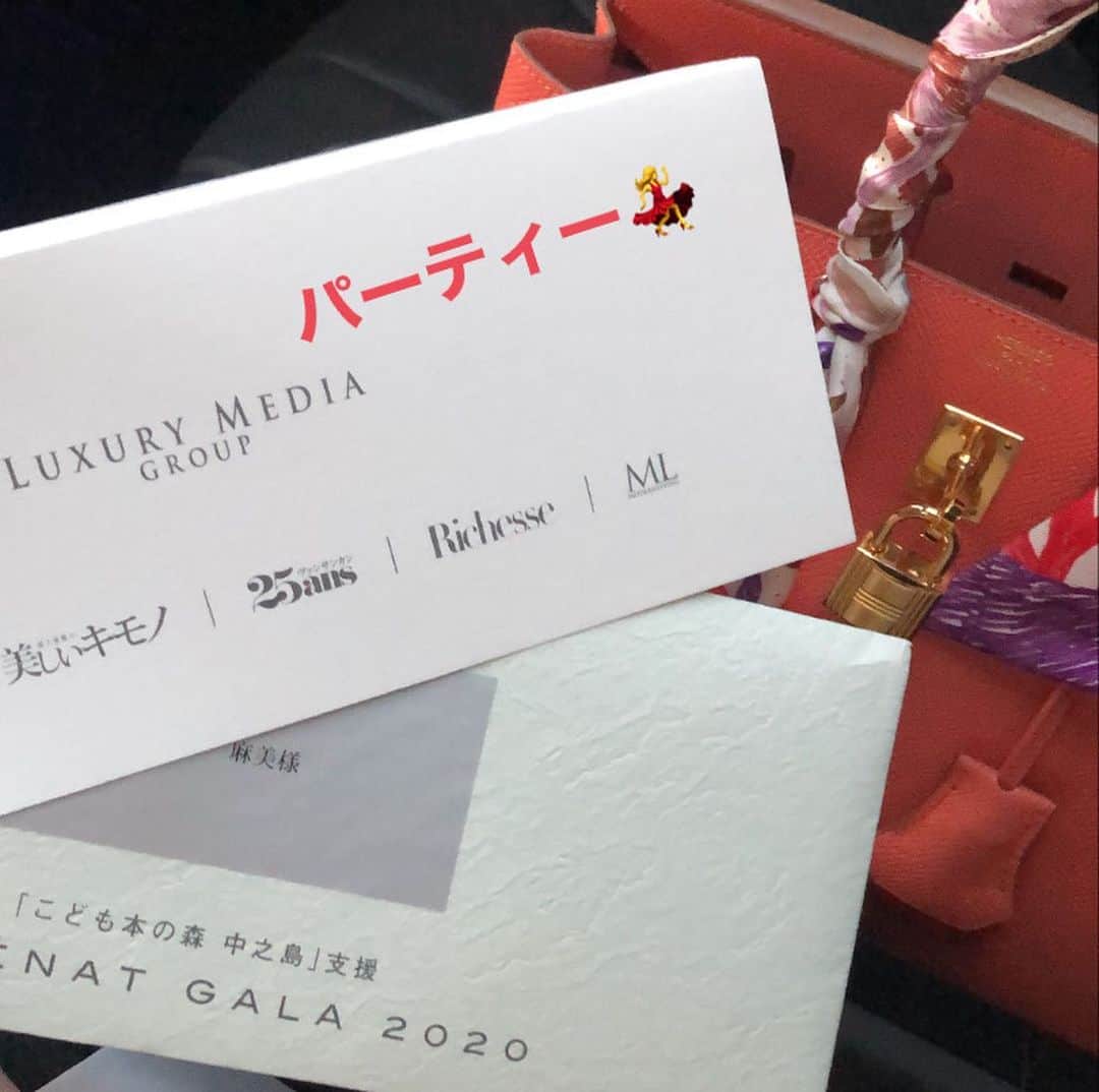 麻美さんのインスタグラム写真 - (麻美Instagram)「先日のガラパーティー🚗 ． ふざけて 叶恭子様風に🤣 ． ．」2月19日 11時36分 - mami0s
