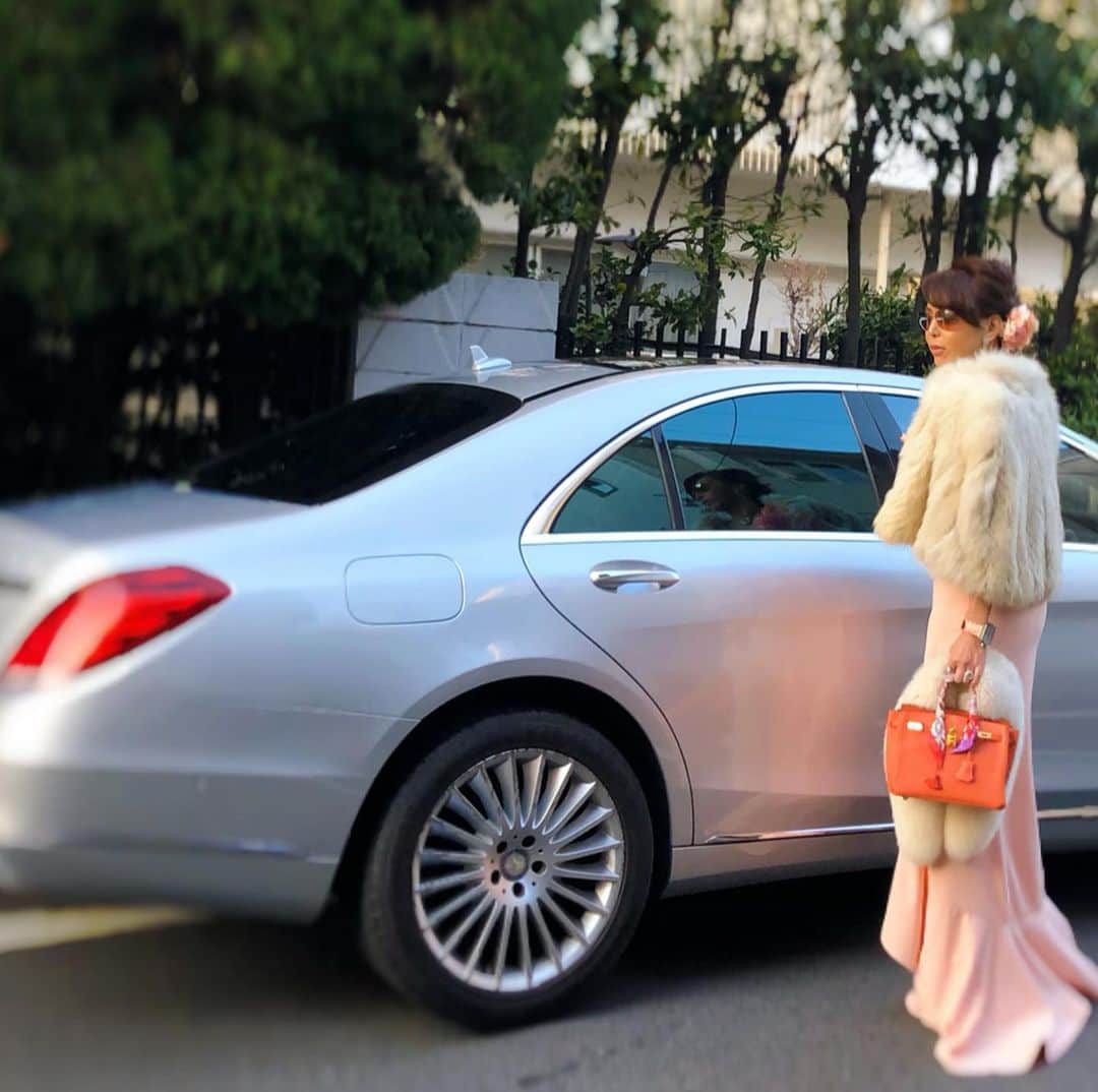 麻美さんのインスタグラム写真 - (麻美Instagram)「先日のガラパーティー🚗 ． ふざけて 叶恭子様風に🤣 ． ．」2月19日 11時36分 - mami0s