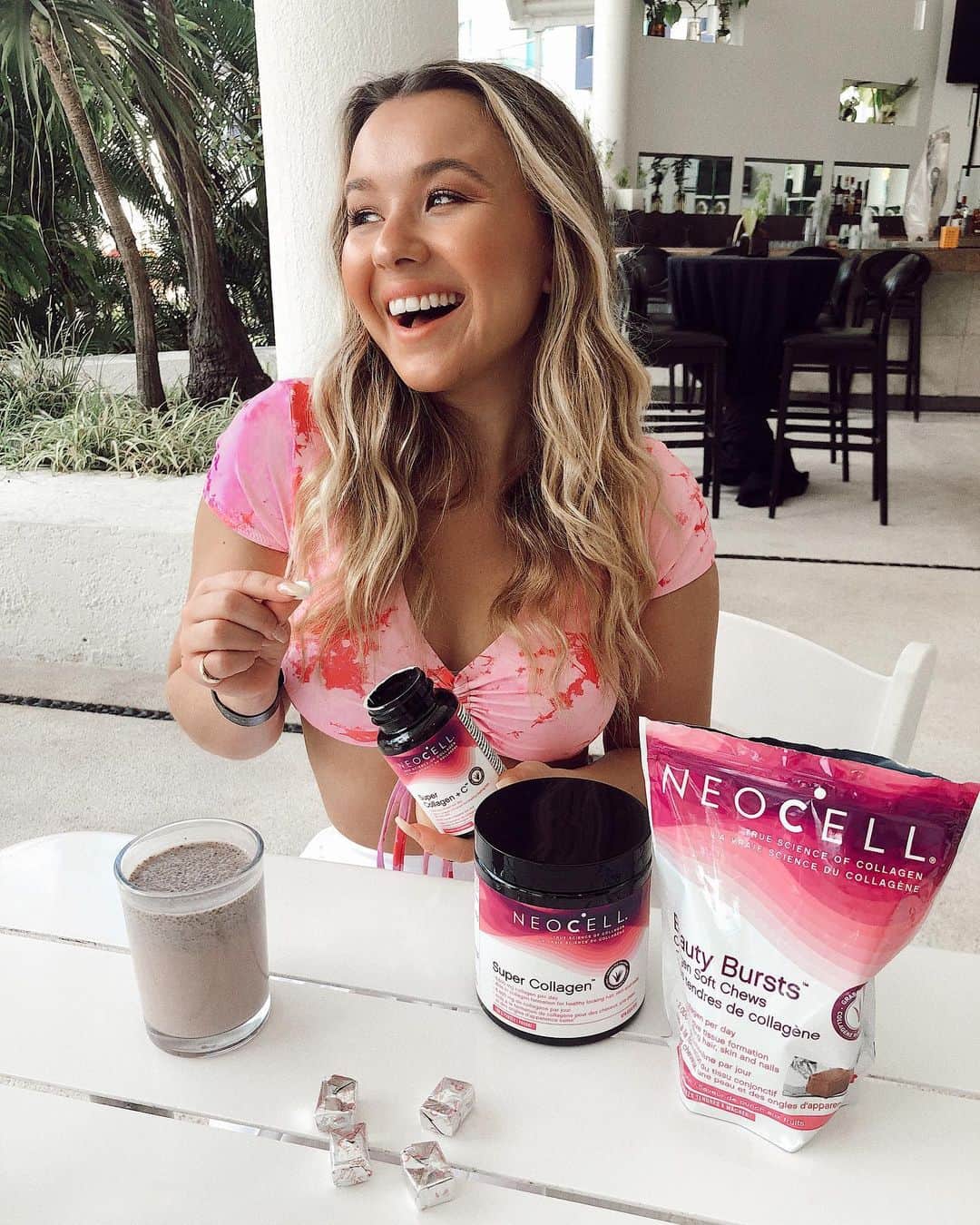 トーリ・ウェブスターのインスタグラム：「*ad Beauty routines can get ~complicated~ to say the least… so I wanted to let you in on a simple product that is bringing my 2020 beauty routine to the next level! 🤩 Been loving the @NeoCell collagen to help promote healthy-looking hair, skin, and nails! I'm always working on myself from the inside out, so I just toss #NeoCellCollagen into my morning coffee or smoothie! Because I travel so much, I make an effort to stick to my beauty & health routines even when I am not at home! It's so easy for me to take a couple of the Beauty Bursts in my purse so I can get my collagen when I'm on the road too ✈️🏖PLUS all the products are gluten, dairy, and GMO-free 😉 Check out my stories for my full morning routine & how I implement these supplements into my day to day life 💫」