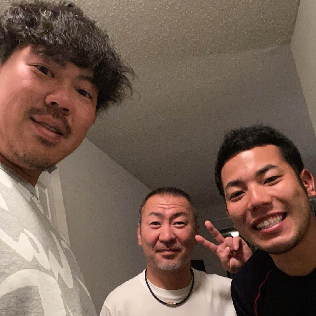 山口俊さんのインスタグラム写真 - (山口俊Instagram)「アメリカ生活を支えてくれるトレーナーの先生と通訳の伊藤くん！  #フロリダ #針治療 #鍼灸 #インディバ #亜細亜大学」2月19日 12時19分 - shun.yamaguchi_official