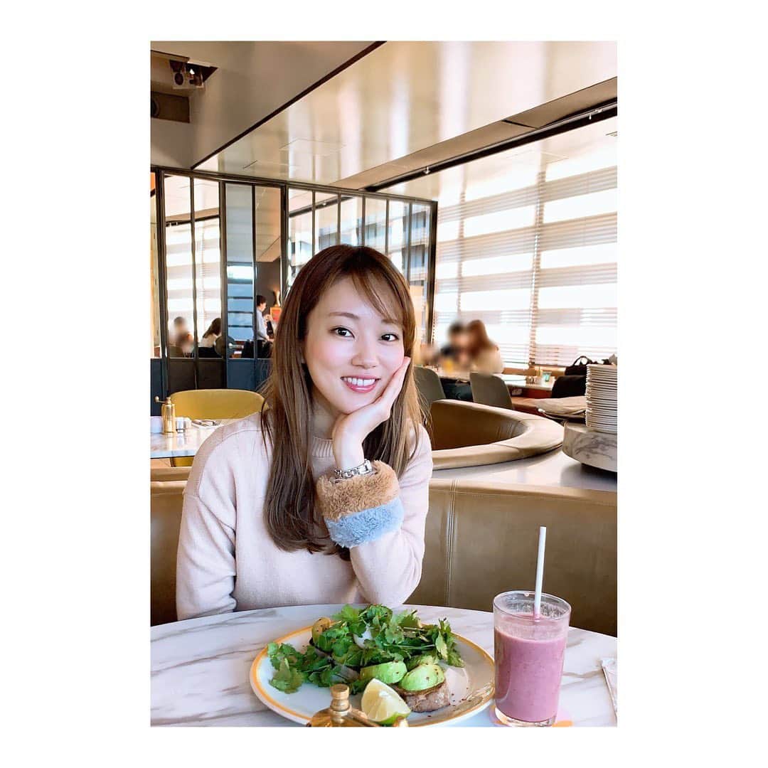 愛白もあさんのインスタグラム写真 - (愛白もあInstagram)「.﻿ 久しぶりにステキな場所でモーニング☀️﻿ ﻿ 気持ちのいい朝はいいですね！！﻿ 今日も元気にがんばりましよーー✨ ✨﻿ ﻿ ﻿ #morning #sunrisedrink #avocado #phakchi #pancake」2月19日 12時16分 - aishiro_moa
