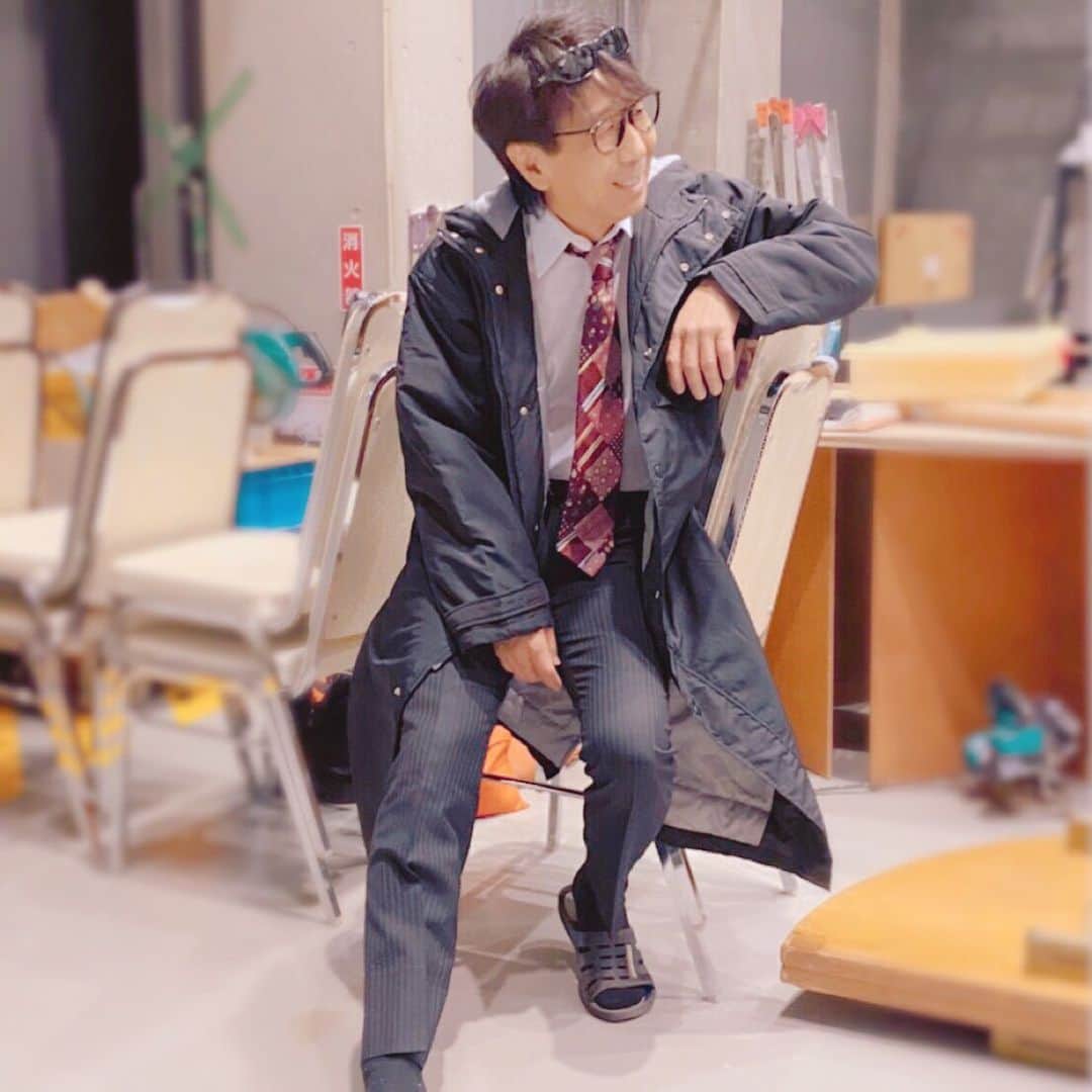 木根尚登のインスタグラム：「大阪芸術大学映画研究部制作の映画の撮影に、少しですが参加させて頂きました。大森一樹監督のもと大変緊張しましたが、スタッフの先生方や生徒さん、また、森川美穂さんをはじめ演者さん達の暖かさの中、無事乗り切る事が出来ました。ありがとうございました。そう言えばマーク・パンサーも出演します！  #虹の彼方のラプソディ」