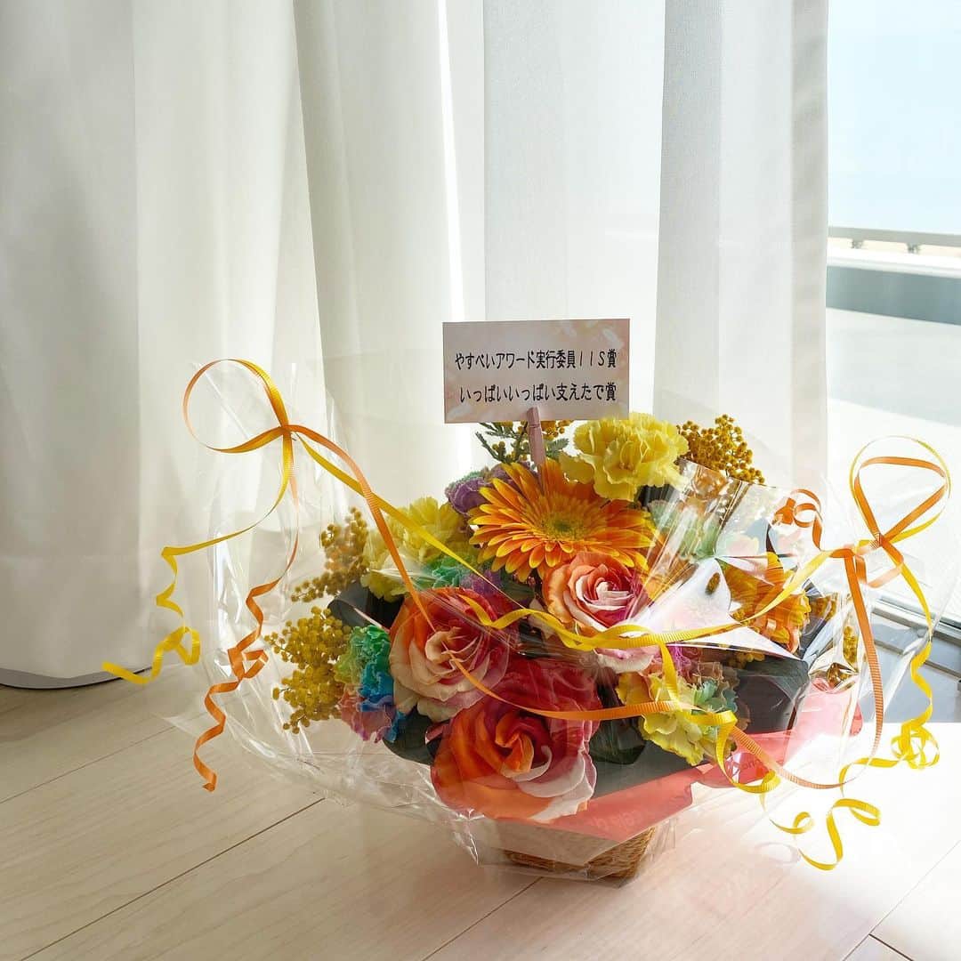 のインスタグラム：「"いっぱいいっぱい支えたで賞" サプライズで素敵なお花を頂きました😢💐 こんな嬉しい賞はないです♡ いつも応援して頂きありがとうございます！ ・ #清水エスパルス #エスパルス #花束 #復帰 #復帰戦 #jリーグ #サッカー」