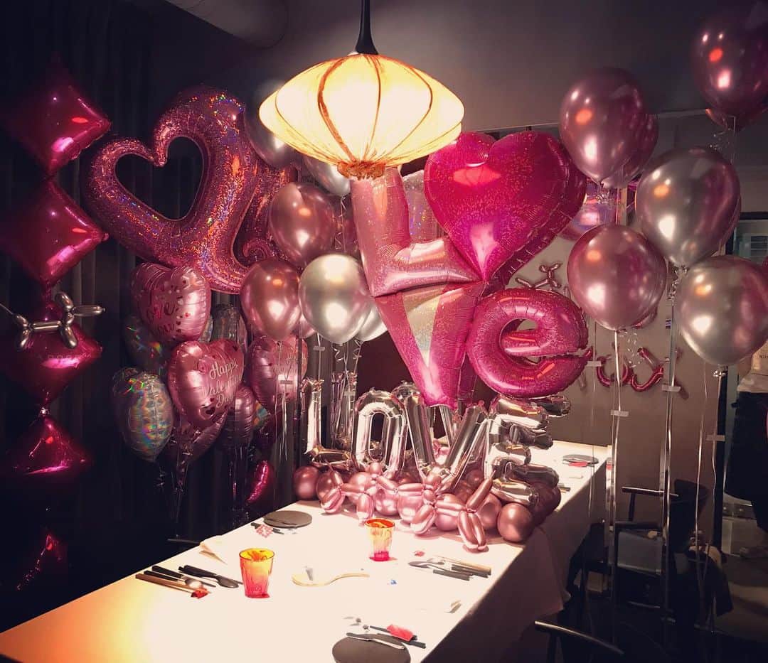 のインスタグラム：「Valentines day balloon💕 ・ #valentines  #balloons  #valentinesdayballoons  #バレンタイン #バルーン #バルーン装飾 #aloparty」