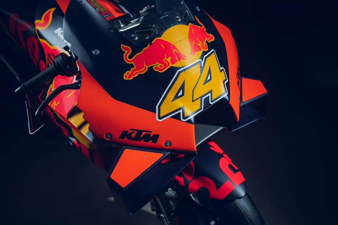 MotoGPさんのインスタグラム写真 - (MotoGPInstagram)「Presenting the 2020 Red Bull KTM Factory Racing livery! 🔶 What can @polespargaro and @bradbinder_41 do on the RC16 this season? 👊 #PE44 #BB33 #MotoGP #Motorsport #Motorcycle #Racing」2月19日 4時02分 - motogp