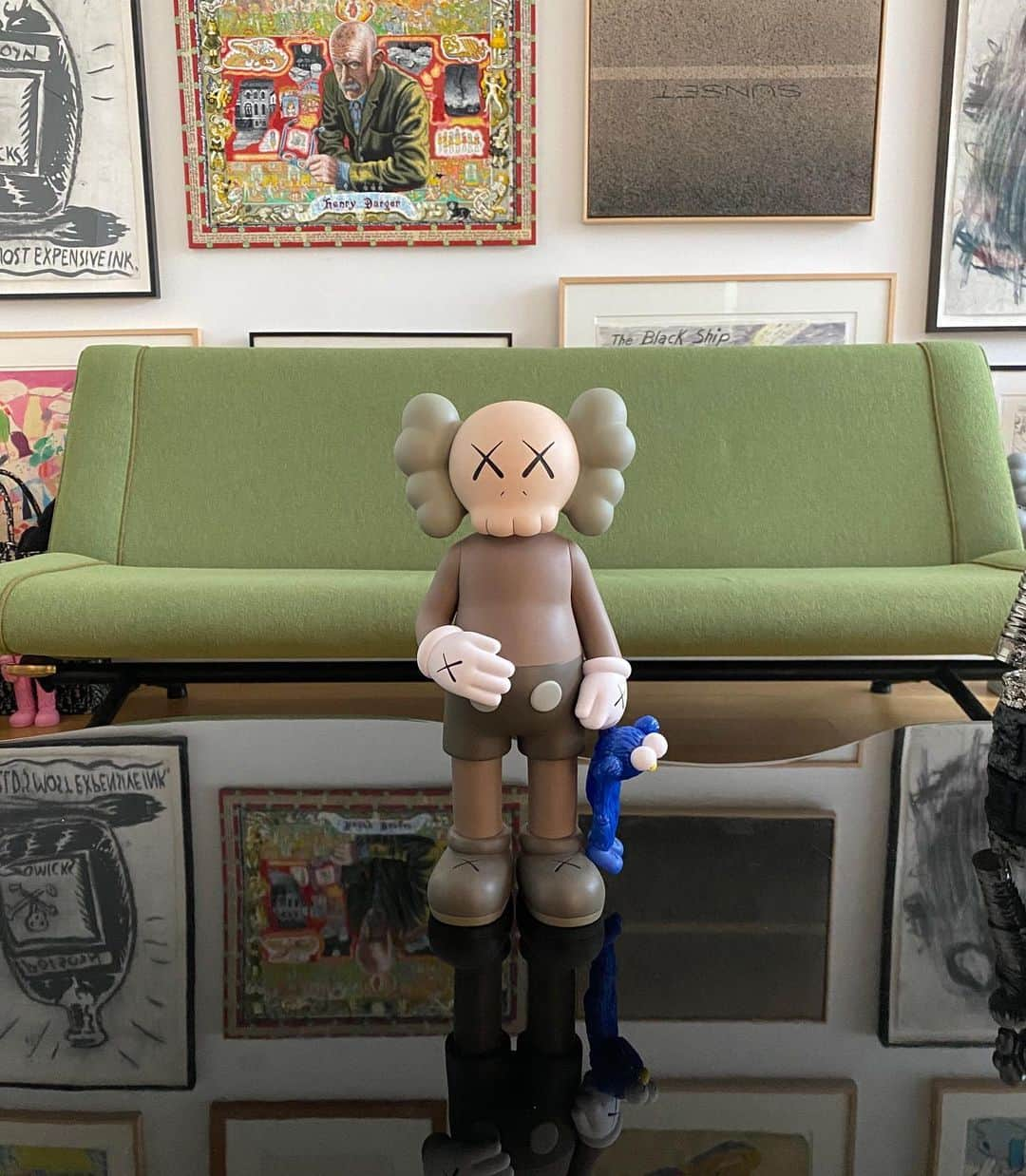 KAWSONEさんのインスタグラム写真 - (KAWSONEInstagram)「Today’s studio visit... #KAWS #SHARE」2月19日 4時16分 - kaws