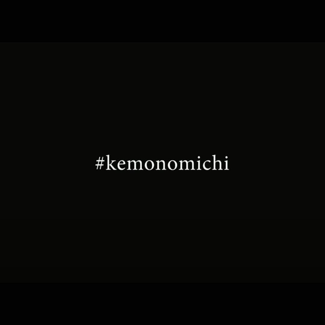 梅原大吾のインスタグラム：「獣道3のゲームタイトルと参加プレイヤー、そして開催場所を発表しました！動画リンクからご覧下さい。 We've announced the title and player lineup and venue for Kemonomichi 3! Watch the video at the link below. 👀https://youtu.be/nm3RpOwnAVw  #獣道 #対戦カード #発表 #こたか商店 #クラハシ #神威 #パンク #インフェクシャス #スト2x #スト5 #ストリートファイター #バトルガレッガ #格闘ゲーム #格ゲー #シューティング #kemonomichi #announcement #KotakaShoten #Kurahashi #Kamui #Punk #Infexious #SF2 #SF2Turbo #SFV #StreetFighter #BattleGaregga #fgc #fightinggames #shmups」