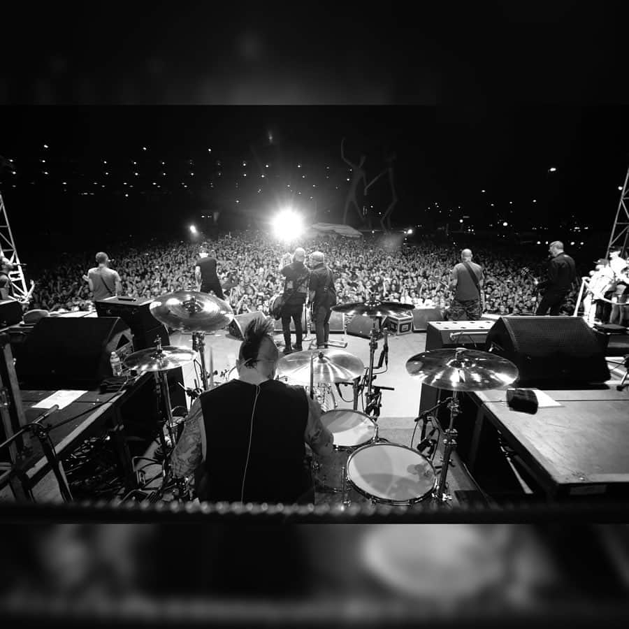 Rancidのインスタグラム：「The view from @brandensteineckert’s drumset during the encore we did with @dropkickmurphys during our 2017 #bostontoberkeley tour. Who was there?」
