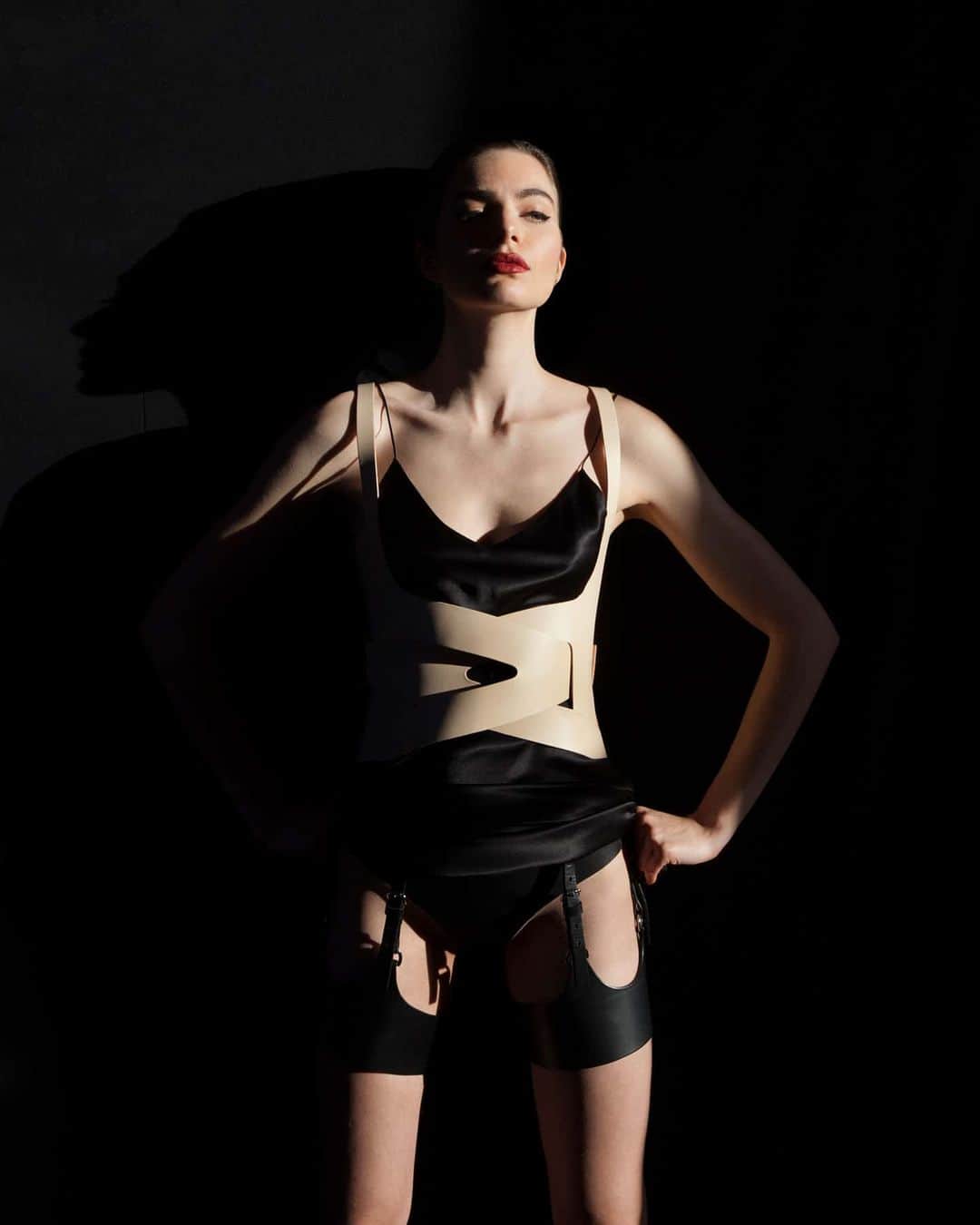 フリートイリヤさんのインスタグラム写真 - (フリートイリヤInstagram)「FLEET ILYA X DION LEE BODICE / Worn with Curved Suspender Harness & Cut Out Knickers  #fleetilya #dionlee #ss20 #Harness #corset」2月19日 4時59分 - fleetilya