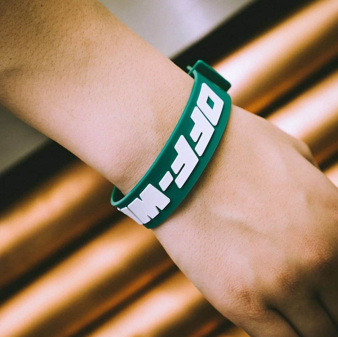 OFF-WHITE C/O VIRGIL ABLOHさんのインスタグラム写真 - (OFF-WHITE C/O VIRGIL ABLOHInstagram)「Off-White™ green industrial bracelet now available online at off---white.com and at @off___white__manila」2月19日 5時00分 - off____white