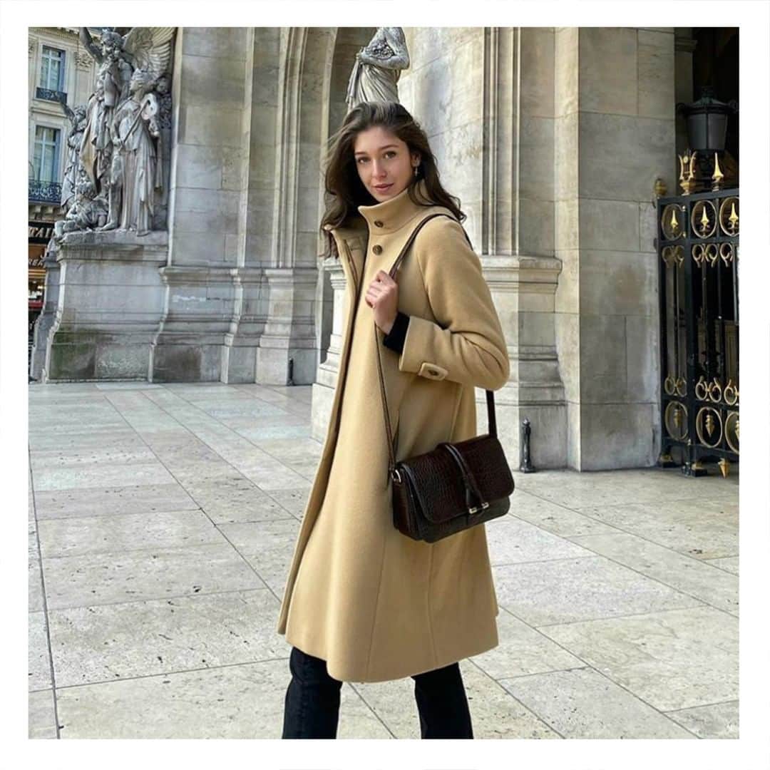 ティラマーチのインスタグラム：「La belle @alicia.chenard porte notre Romy messenger en cuir effet croco #TilaMarch #TilaMood #Bags #outfit」