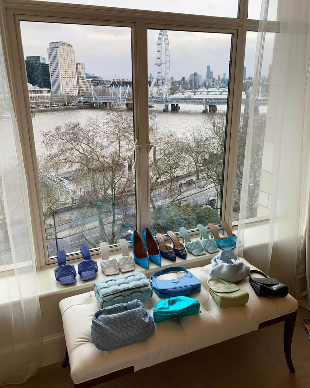 レオニー・ハンネさんのインスタグラム写真 - (レオニー・ハンネInstagram)「Colour palette. 🦋 Anzeige/Tag @thesavoylondon #london #lfw #bottegaveneta #prada #therow」2月19日 5時15分 - leoniehanne