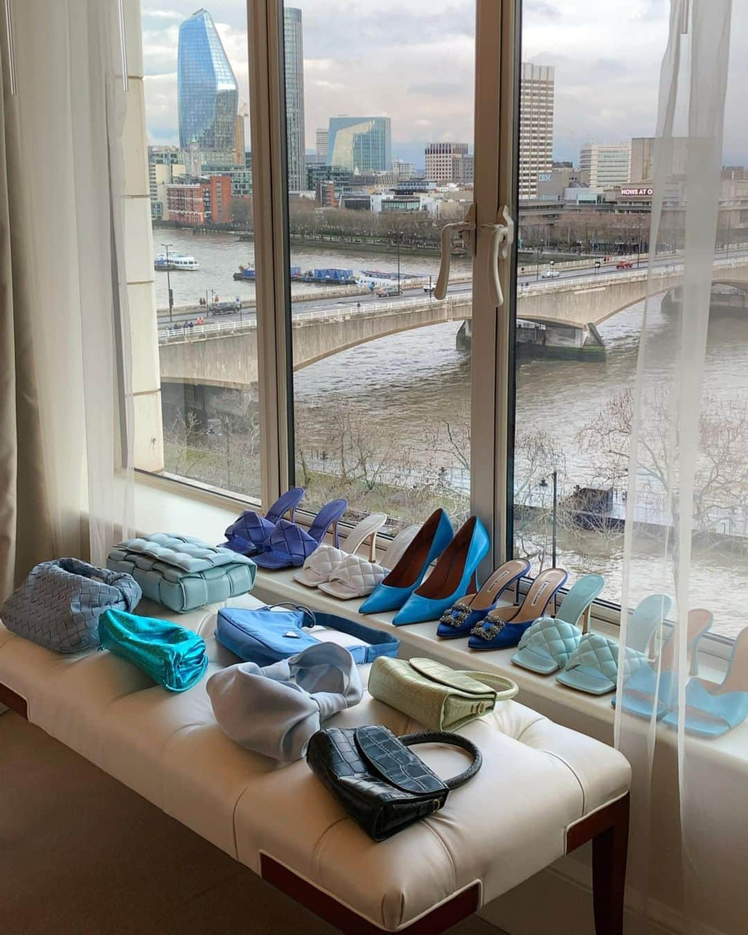 レオニー・ハンネさんのインスタグラム写真 - (レオニー・ハンネInstagram)「Colour palette. 🦋 Anzeige/Tag @thesavoylondon #london #lfw #bottegaveneta #prada #therow」2月19日 5時15分 - leoniehanne