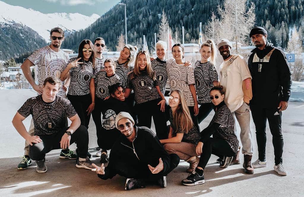 イヴァン・リギーニのインスタグラム：「La famiglia💎 @imanfashionofficial @kaekaelee @arianacrowder @oriigiines @shaneloc @bre__wilson @michelleldawley @iamsofiasforza @jovanovic86 @tatkaroz @zolotareva__ksenia @gisceri @unbikim @snodar @luca_dema7 @clement_backflipman  #imanfamily #imanofficial #iman #imanfashion #imanbyivanrighini #family #freedom #love  Ph: @snodar」