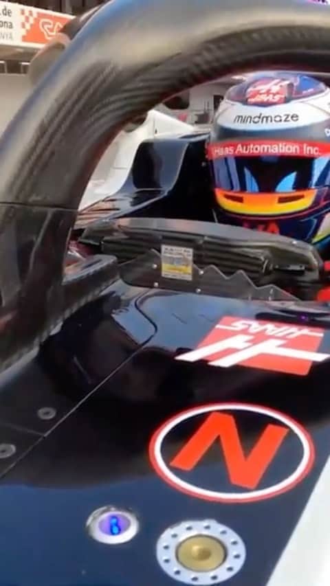 ロマン・グロージャンのインスタグラム：「So good to be back on track... Enjoy one full lap of @circuitdebcncat courtesy of @haasf1team」