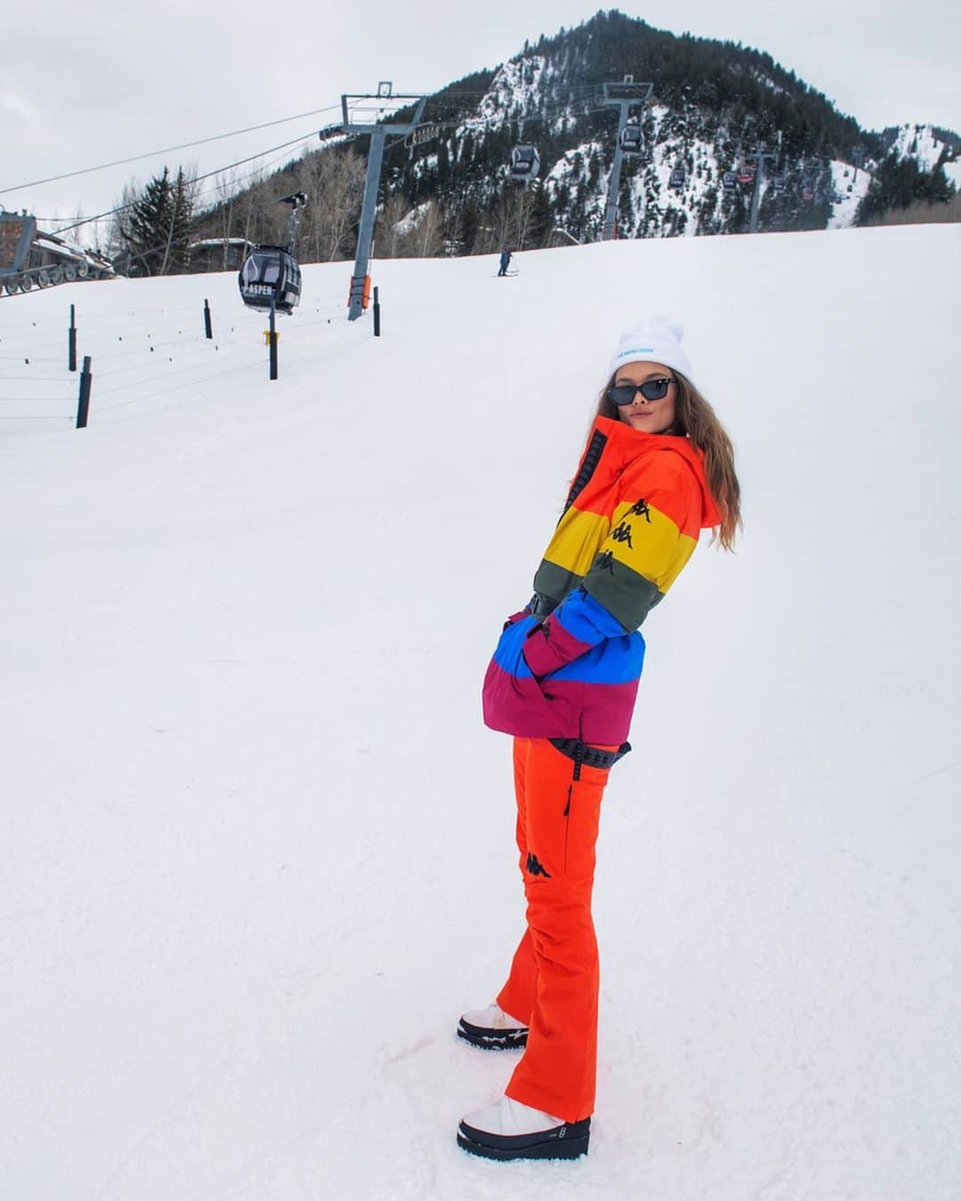 ニーナ・アグダルのインスタグラム：「Cool AF ski outfit @kappa ✅ Improvement on the slopes ✅ Good times @thesurflodge ✅ Bye Aspen — it was nice to meet you 🤗 pics by @madisonmcgaw」