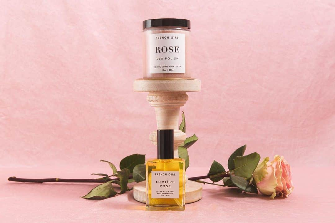 FRENCH GIRLさんのインスタグラム写真 - (FRENCH GIRLInstagram)「La vie en rose 🌹 Treat yourself to the FRENCH GIRL Rose Bath Experience, perfect for when you need a little soin de soi (and save 30%!). . Our luxurious Rose Polish & Glow duo includes the exfoliating and nourishing Rose Sea Polish and the gorgeous, deeply hydrating Lumière Rose Body Glow Oil. Smooth Rose Sea Polish on wet skin to polish and moisturize while bathing, then massage Lumière Rose Body Glow Oil into skin for silky hydration. ✨ . FG Hack: add a few pumps of Lumière Rose into your bath for a soothing soak. 🛁  #soindesoi #selfcare #roseskincare #roseproducts #frenchgirlorganics #sustainableluxury #crueltyfree #crueltyfreeskincare #greenbeauty #cleanbeautyrevolution #veganbeauty #veganskincare #bathproducts #organicskincare #frenchinspired #skintelligence」2月19日 6時20分 - frenchgirlorganics