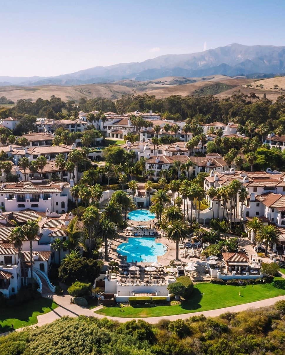 リッツ・カールトンさんのインスタグラム写真 - (リッツ・カールトンInstagram)「Uncover a coastal hideaway, and discover peaceful moments under the California sunshine. ⁣ ⁣ #SantaBarbara #California #SunSeekers #WestCoast #CA #Cali #SoCal #Coast #Coastal #Hideaway #Peaceful #BeautifulDestinations #Pool #Vacation #Getaway #Travel #Travelgram #InstaTravel #TravelDiaries」2月19日 6時38分 - ritzcarlton