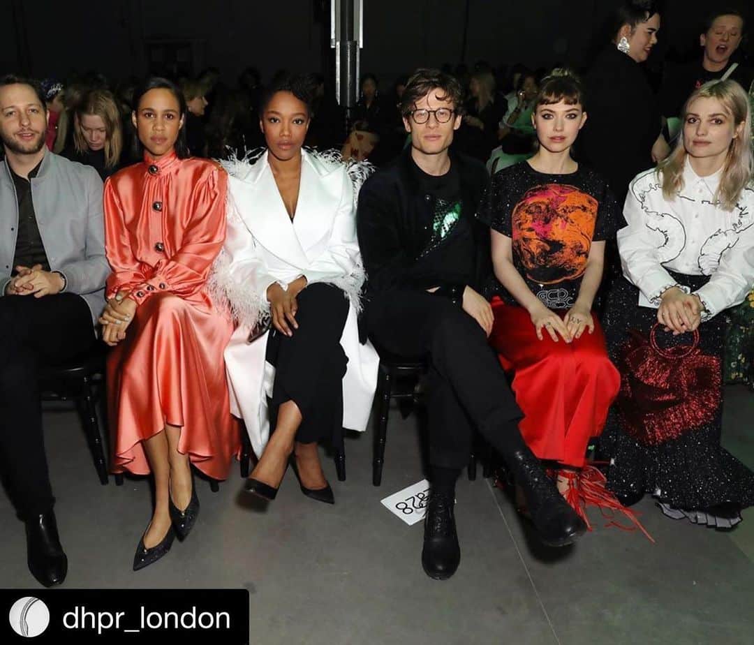 ファイン・フレンジーのインスタグラム：「thank you so much @dhpr_london - loved yesterday’s stunning @christopherkane show and made some new pals too ✨✨✨✨ ・・・ @derekblasberg @zawe @naomi_ackie @jginorton Imogen Poots and @alisonsudol attend the @christopherkane AW20 show Photography @darren_gerrish」