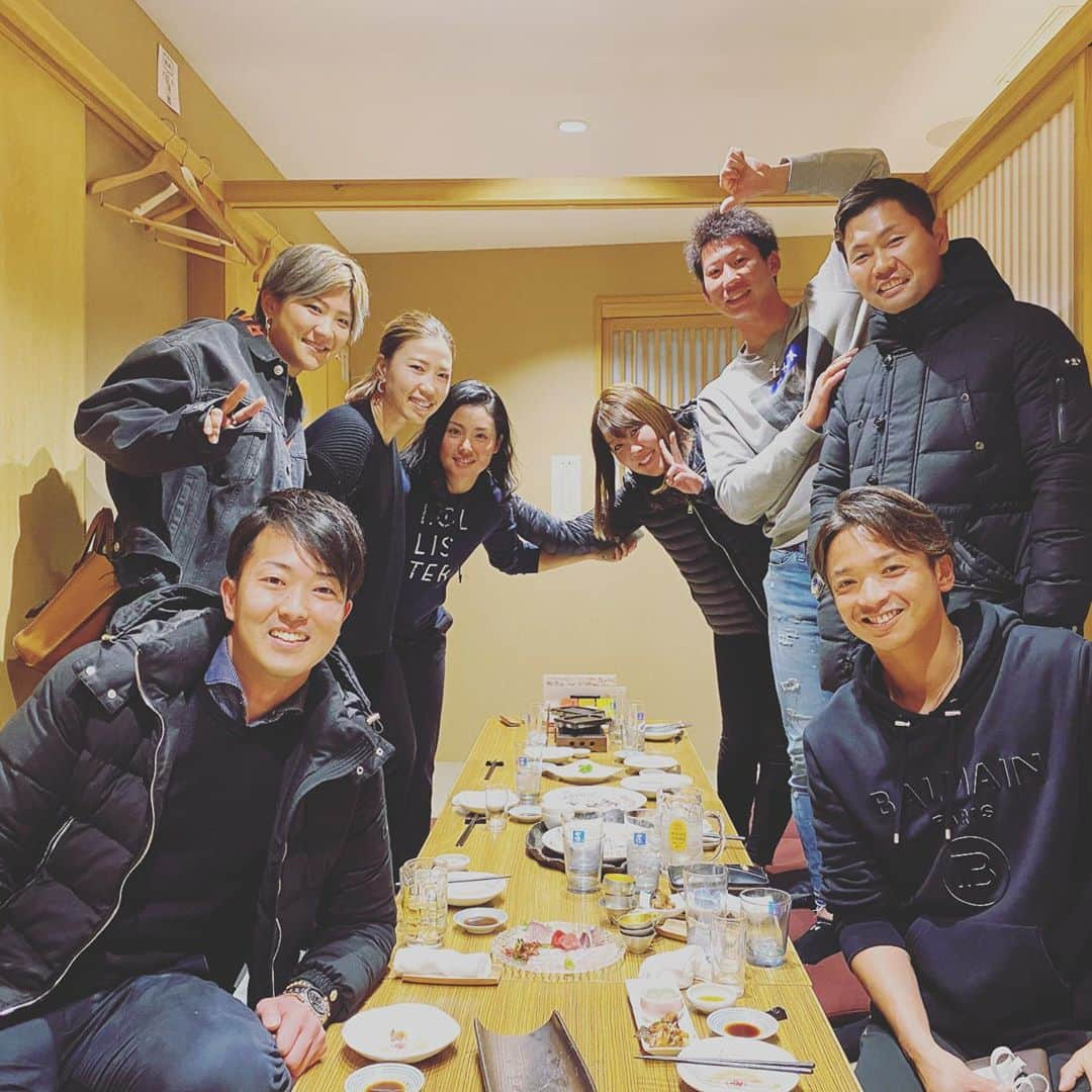 福田真未さんのインスタグラム写真 - (福田真未Instagram)「楽しい宮崎でした💕 好きな人達と食事ができて ゴルフ出来て楽しかった〜💕 沢山刺激もらえました✨ 私も頑張ります！！！ #中村晃さん #東浜巨さん #川原さん #まさんご ありがとうございました☺️！ #女子ゴルフ #上田桃子さん #成田美寿々 #山村彩恵 #福田真未 今年もよろしくお願いします🥺✨」2月19日 7時29分 - fukudamami32