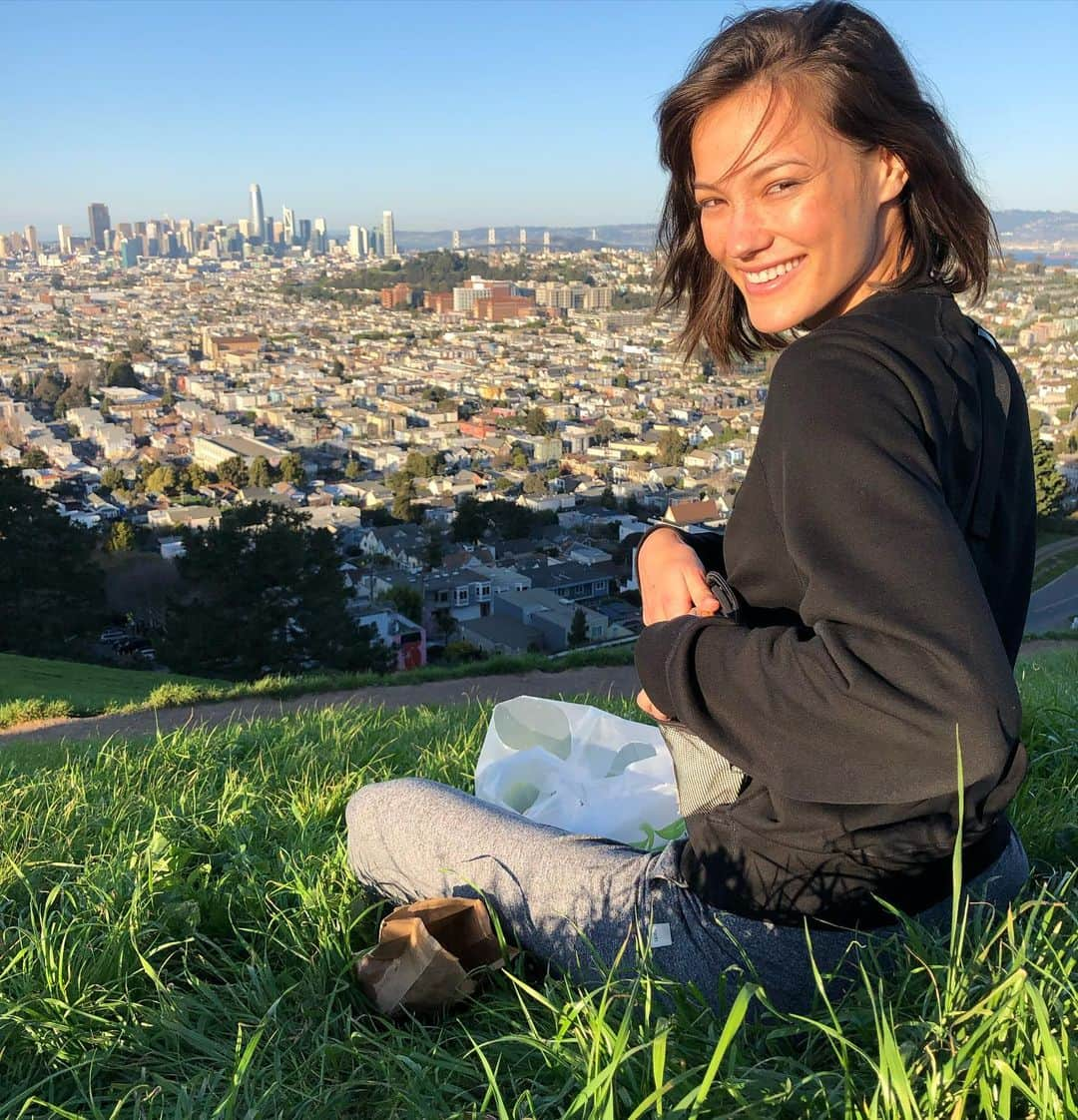 Keilani Asmusさんのインスタグラム写真 - (Keilani AsmusInstagram)「5 o’ clock eating tacos and loving life vs. now ✈️」2月19日 12時55分 - keilanimalia