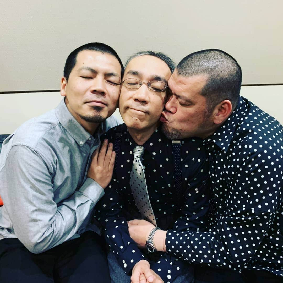 川原克己 さんのインスタグラム写真 - (川原克己 Instagram)「ジェニーハイ ワンマンライブ シークレットオープニング漫才 #ジェニーハイ #みんなのジェニー #zeppdivercity 隣で耳Goodしたらおもろいの 3本の指に入るであろう 叶美香様 光栄です ✨👂👍✨」2月19日 12時58分 - tenjikunezumikawahara