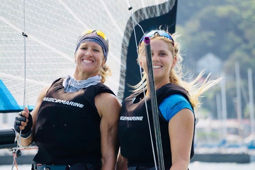 パリス・ヘンケンのインスタグラム：「I read somewhere once that sometimes words are not big enough to contain all the feelings that you are trying to pour into them. Everything you worked for in 2 years decided because of one 20 minute race and having it not turn your way because you lost the tie breaker isn’t something that is taught to you in your time campaigning. It’s hard to process. To the supporters, fans and our families that helped us with our campaign THANK YOU. We did this campaign with little to no help from our federation and YOU made it possible. || Not everything is a L in my eyes though because I gained something that not many get to experience in their lives and that is working together with a talented bad-ass like Anna. I can’t even begin to tell you the DREAM that has been my life with Anna. She has taught me not only how to sail better, faster, and stronger, but has also taught me what it means to be an elite athlete. We didn’t go down without a fight. So to you Anna I’m entirely grateful and I am happy to know I will have you with me forever. I don’t know what it means for us, but I sure hope it’s not the end. I have mad respect for all my FX competitors and there are some who I will miss with all my heart and that is what is unique about our sport. This life has brought me experiences and challenges that I will cherish moving forward. Feeling a bit lost, but for now I lean on MY people」