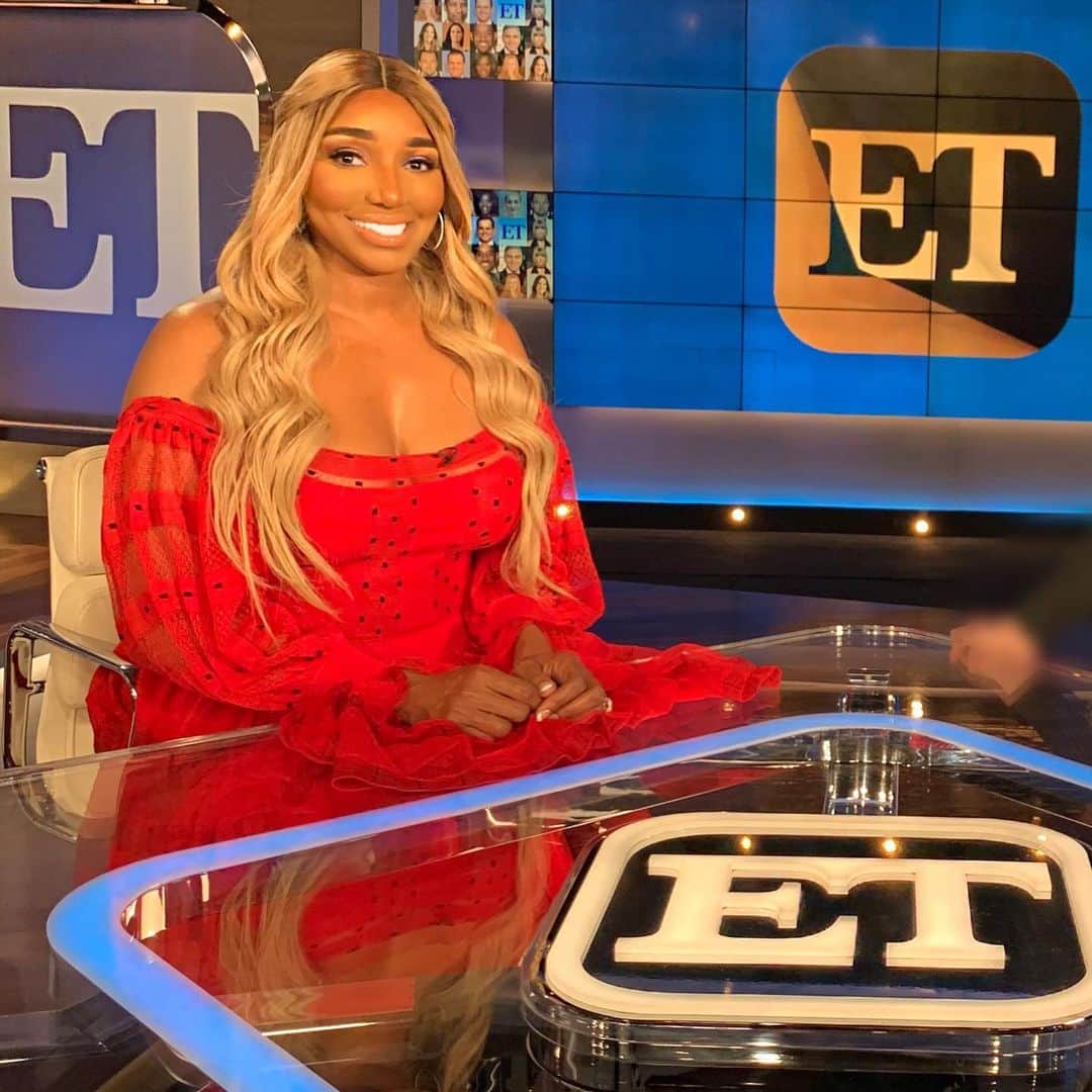 ネネ・リークスのインスタグラム：「Catch me TONIGHT CO-HOSTING ET on @cbstv @entertainmenttonight and you already know i set the record straight #RHOA」