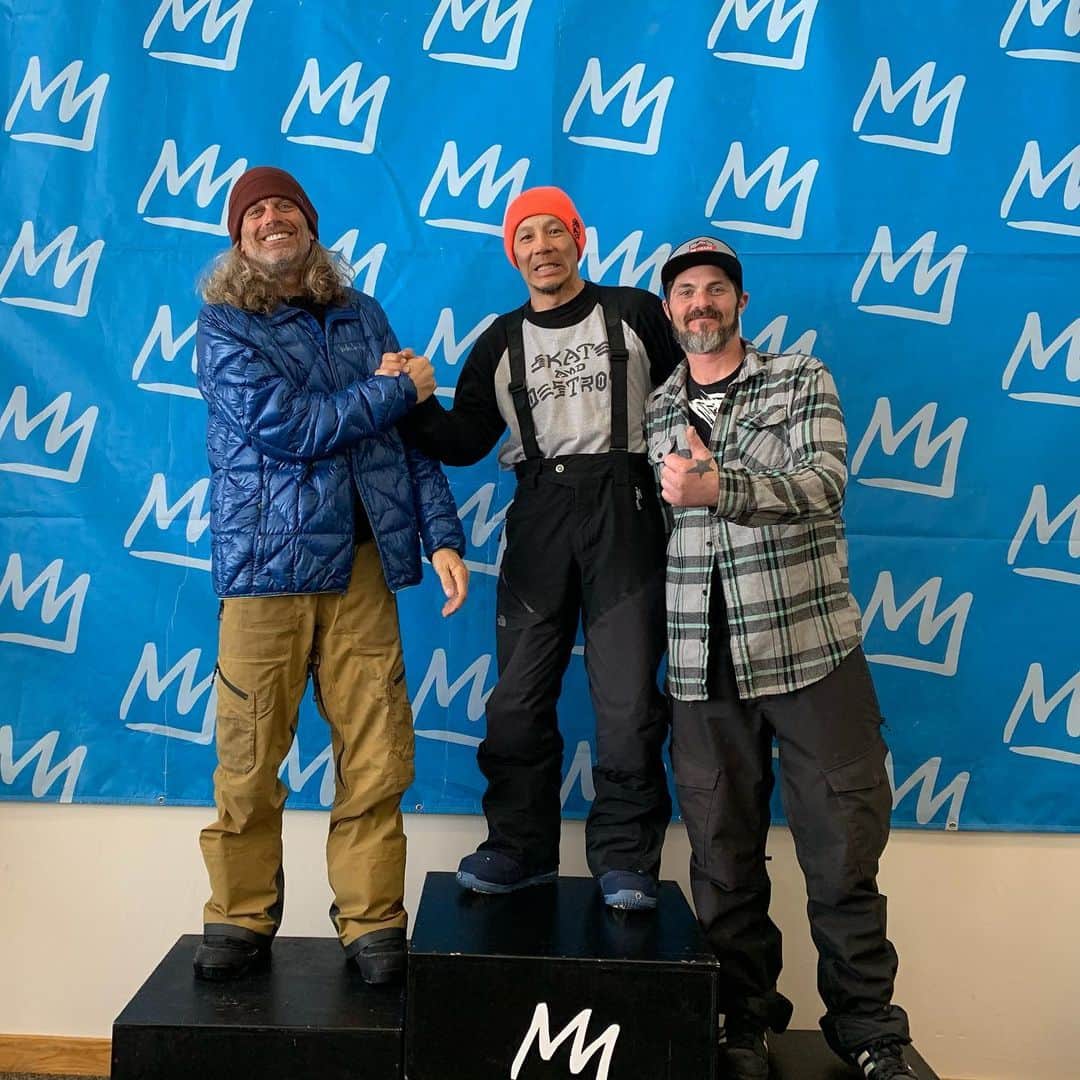 のインスタグラム：「もうひとつのストーリー。子供のヒーローたち👨🏻👨🏼👨🏻🏂 @yoshiburger 🥇 @steveklassen 🥈 #dad #dads #snowboarding #halfpipe #snowboarder #mammothmountain @wave_rave @mammothsnowboardteam @mammothmountain #父 #スノーボーダー」