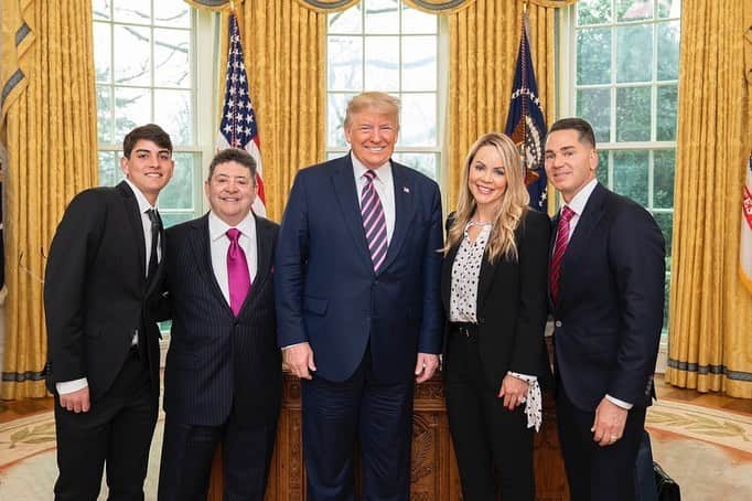 ドナルド・トランプさんのインスタグラム写真 - (ドナルド・トランプInstagram)「Congratulations to Eddie DeBartolo Jr. and your wonderful family of friends!」2月19日 9時14分 - realdonaldtrump