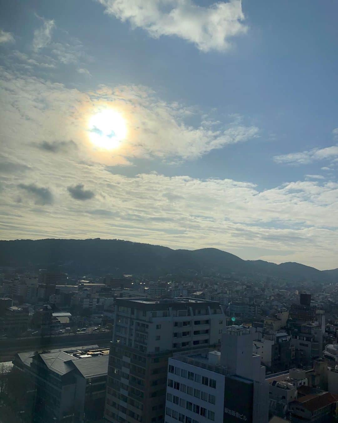 市川海老蔵 （11代目）さんのインスタグラム写真 - (市川海老蔵 （11代目）Instagram)「Looking at the sun.  I heard tomorrow is Kabuki Day.  Pondering about various things  while gazing. * 太陽見てます。  明日は歌舞伎の日らしいです。  色々思いながら  ぼんやり  #市川海老蔵 #海老蔵 #成田屋 #歌舞伎 #ABKAI #ABMORI #ebizoichikawa #ebizo #kabuki #thunderparty #theater #theaterarts #actor #japan #classic」2月19日 9時33分 - ebizoichikawa.ebizoichikawa