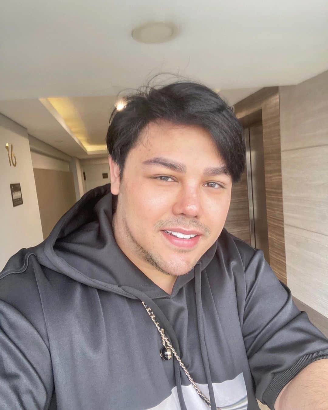 Ivan Gunawanさんのインスタグラム写真 - (Ivan GunawanInstagram)「. "Good morning, My day will be awesome today, why ? Because today is the day of Press Conference "Buongiorno 2020" I'm gonna preview my new collections of @mandjha.ivangunawan and @khalif_menswear for the first time ." . . #ivangunawan #fashiondesigner #indonesianfashiondesigners」2月19日 9時33分 - ivan_gunawan