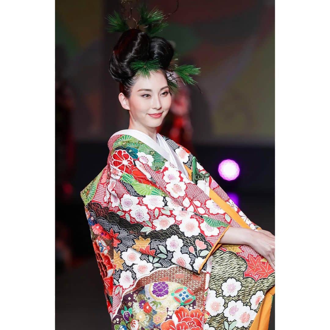 大塚まゆりさんのインスタグラム写真 - (大塚まゆりInstagram)「「55th Yumi Katsura Grand Collection in Tokyo "Brilliant White Debut"」 今年も桂由美さんのshowに出る事ができて幸せでした^_^ 楽しかった〜🎉 #model #yumikatsura #桂由美 #weddingshow #wedding #show #hairstyle #makeup #着物ヘア #着物モデル #着物姿 #hairmake #桂由美和装」2月19日 9時38分 - mayubaro