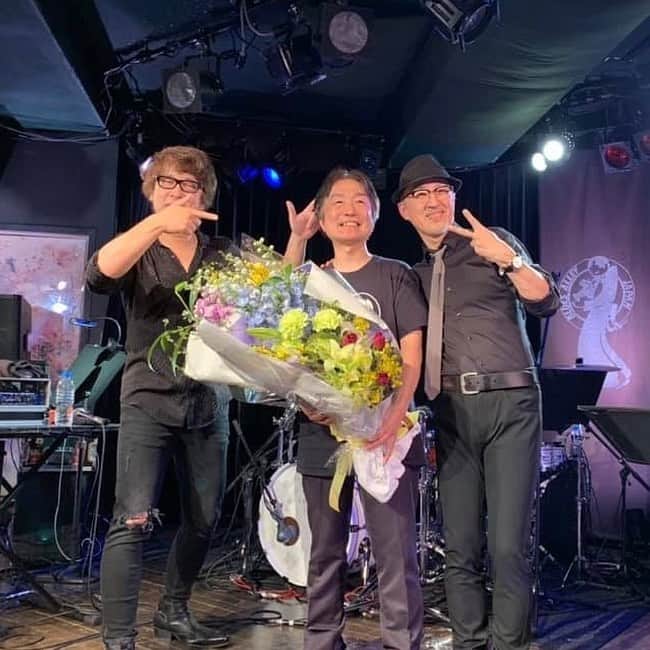 増崎孝司のインスタグラム：「駆けつけてくれたファンの皆様、友人達や関係者の皆さん、そして僕たちの音楽を愛してくれる全ての方々… 心から感謝します。ありがとう。  Dimensionの新たな門出 18/Feb/2020  I wanna say thank you for all of our guest, friends, and dimension’s fan. I really appreciate everything. Thank you so much. New beginning of Dimension #dimensionjazz #dimension31」