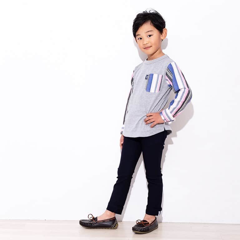 TAPPETのインスタグラム：「tappet 2020ss  シャツ袖Tシャツ。  ただのTシャツではつまらない。 そんな方にオススメ。  シャツ素材の袖とポケットのTシャツ。 1枚で主役になれちゃうアイテムです。  少し寒い時にはベストと合わせても◎ ロングシーズン楽しんでいただけます。  color:グレー、ネイビー size:80cm-150cm」
