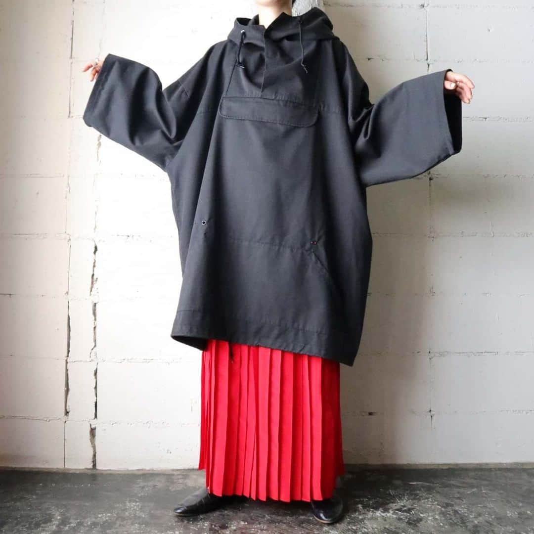 吉祥寺 古着屋 Orfeoのインスタグラム：「Big Silhouette Anorak Style  #orfeo #kichijoji #tokyo #vintage #used #fashion #coordinate #outfit  掲載商品のお問い合わせはメールにて承っております。コメント、DMでのお問い合わせは受け付けておりませんのでご了承ください。」