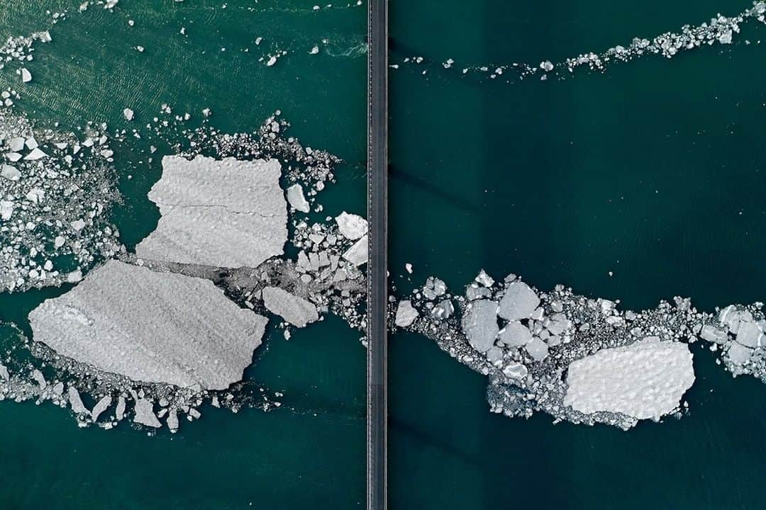 National Geographic Travelさんのインスタグラム写真 - (National Geographic TravelInstagram)「Photo by Matthew Borowick @mborowick | Ice sheets can be seen from above as they move under a bridge in southwestern Iceland. After traveling from the upper parts of the river near the village of Selfoss, this is the last step before these sheets of ice enter the sea.  Please follow @mborowick for more images like these. #Iceland #sunrise #coast #nature #explore」2月19日 10時05分 - natgeotravel