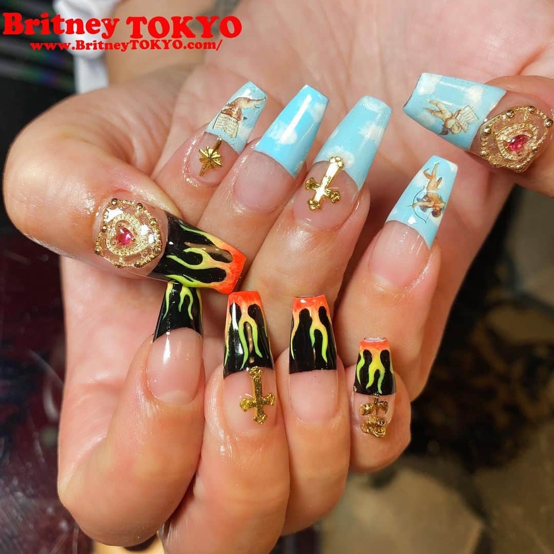 Britney TOKYOさんのインスタグラム写真 - (Britney TOKYOInstagram)「💘👼😈💘💅🏻✨ Using: @concelect x #britneytokyo nail brush , @tokyospicenail #urmyorlandbluemilk  #nailart #britneybrushes #nails #concelect #handpainted」2月19日 10時29分 - britneytokyo