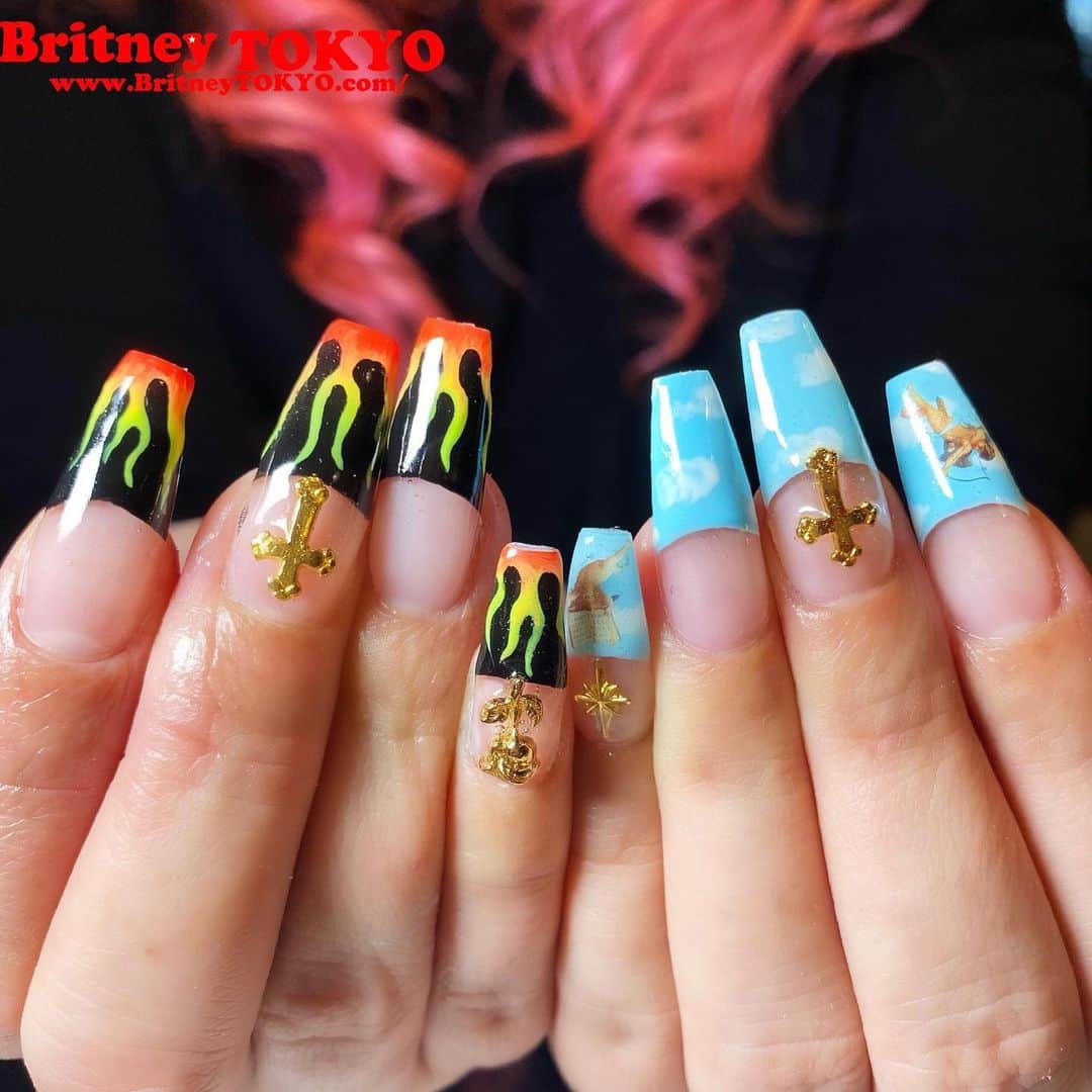 Britney TOKYOさんのインスタグラム写真 - (Britney TOKYOInstagram)「💘👼😈💘💅🏻✨ Using: @concelect x #britneytokyo nail brush , @tokyospicenail #urmyorlandbluemilk  #nailart #britneybrushes #nails #concelect #handpainted」2月19日 10時29分 - britneytokyo