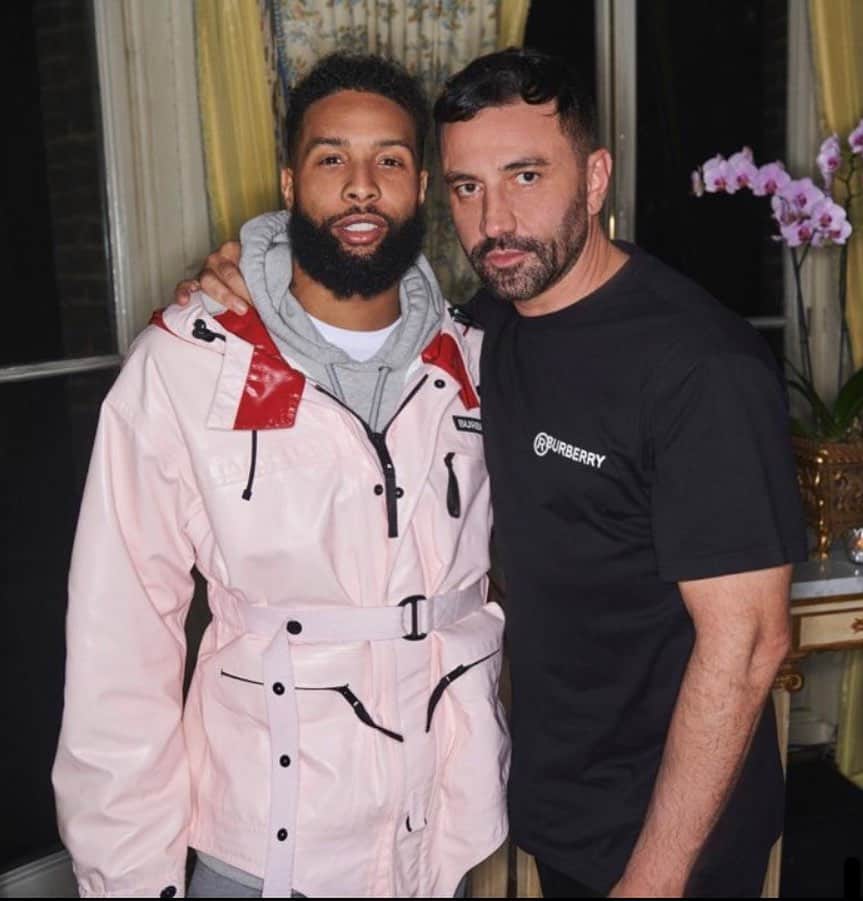 オデル・ベックハン・ジュニアのインスタグラム：「Congrats @riccardotisci17 and thank u @burberry」
