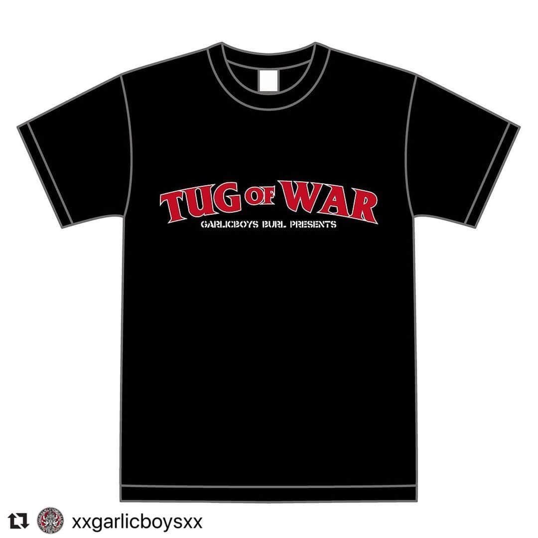 Larry のインスタグラム：「イベントタイトルのロゴをフロント、フライヤーのビジュアルをバックに。 会場にて。 #garlicboys  #burl #shinsaibashianima  #tugofwar  #Repost @xxgarlicboysxx with @make_repost ・・・ ‪【イベント限定Tシャツ】‬﻿ ‪2020.02.23 Sun‬﻿ ‪GARLICBOYS & BURL presents ‬﻿ ‪"Tug of war"‬﻿ ‪at 心斎橋ANIMA‬﻿ ‪w/ BURL‬﻿ ﻿ ‪イベント当日Larryデザインによる限定Tシャツを販売します！‬﻿ ‪枚数に限りがあります！‬﻿ ‪よろしくお願いします。‬﻿ ﻿ ‪◆ライブ詳細‬﻿ ‪http://garlicboys.net/shows/‬」