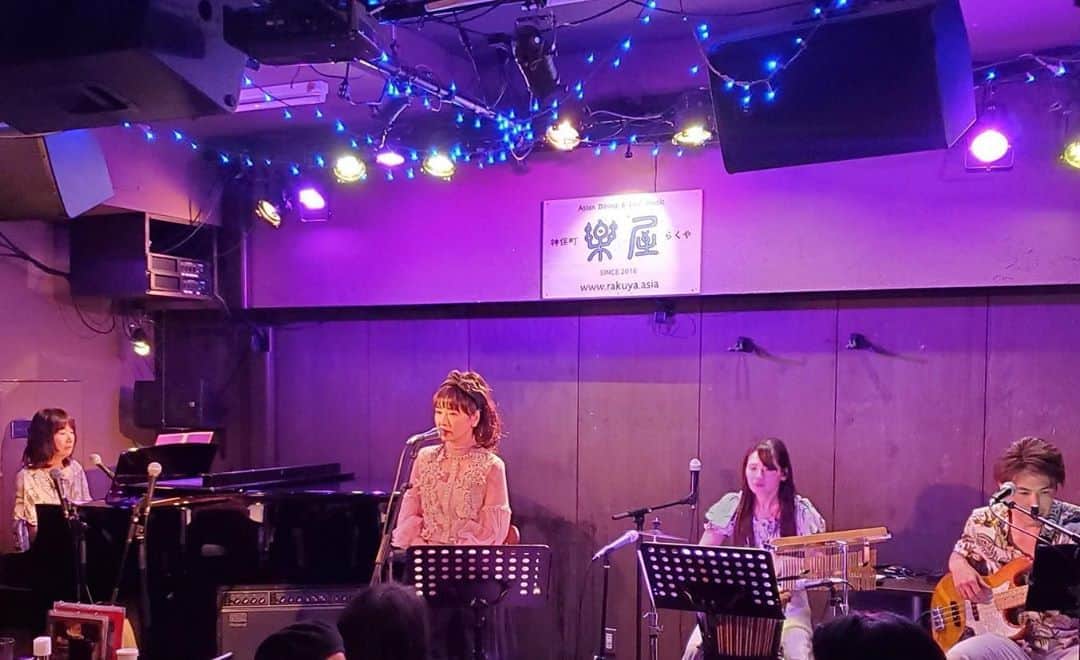 宍戸留美のインスタグラム：「#kyat #monthly #小池啓仁 #神保町 #楽屋 #宍戸留美 #music #food #tea #ガパオライス #チェキ」