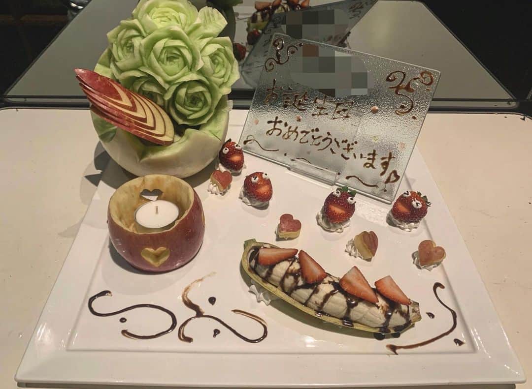 のインスタグラム：「肉割烹 吟 なんば店です🐃  スペシャルバージョンのデザートもご用意させて頂いております。 是非ご来店下さい。  #吟 #尾崎牛 #宮崎牛 #幻の肉 #肉割烹 #なんばhips #大阪ミナミ #夜景 #記念日 #接待 #デート #肉好き #サプライズ #日本酒と肉 #ワインと肉 #希少部位 #肉寿司」