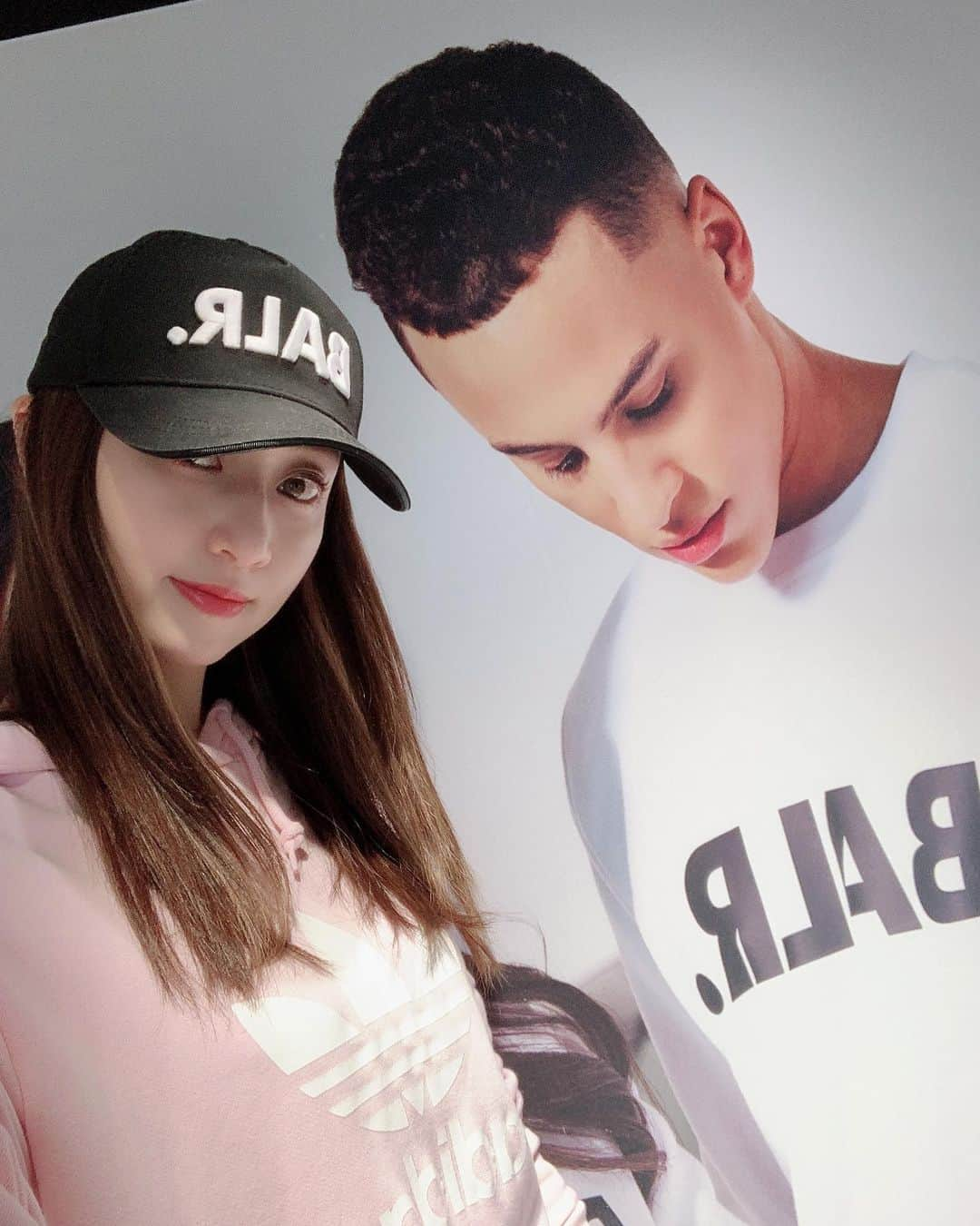 鳳翔大さんのインスタグラム写真 - (鳳翔大Instagram)「@balr  @balr_jpn  展示会へ稽古前に行ってきましたよー✨✨ 新作もめちゃくちゃ可愛いかった！！ パーカー大好き星人なので、パーカーを色違いで2色ゲット👍 今度また着た所を載せますね😝  今日のキャップもBALRだよー🧢  #balr #パーカー」2月19日 22時09分 - dai_hosho_official